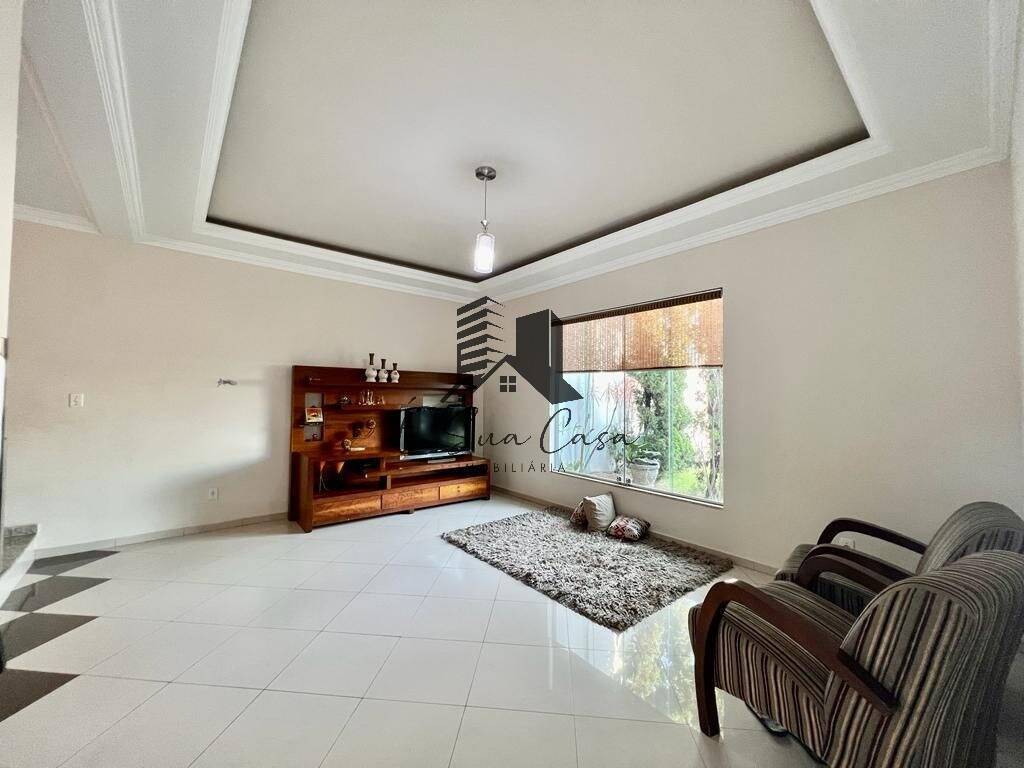 Casa à venda com 3 quartos, 150m² - Foto 2