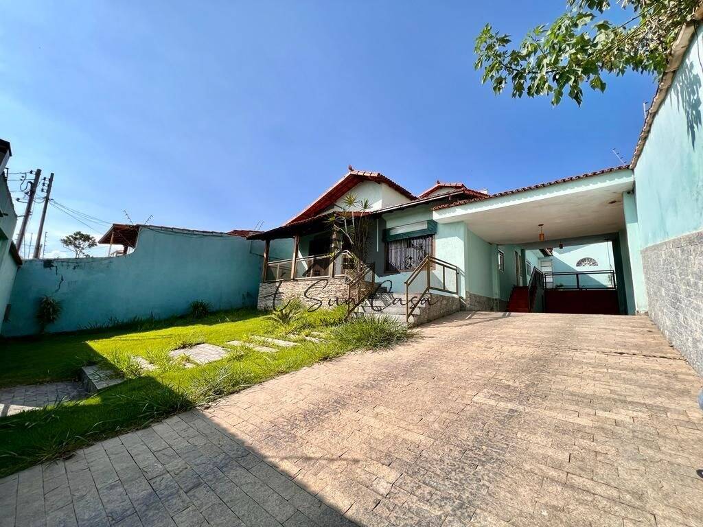 Casa à venda com 3 quartos, 360m² - Foto 1