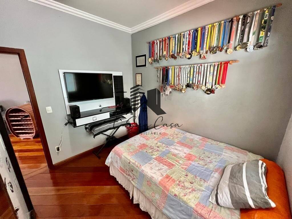 Casa à venda com 3 quartos, 360m² - Foto 16