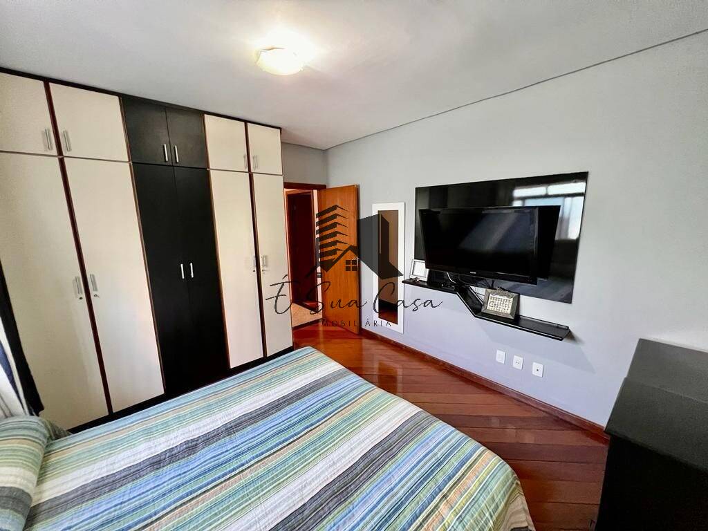 Casa à venda com 3 quartos, 360m² - Foto 19