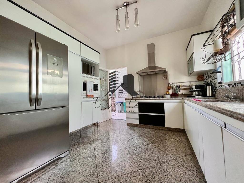 Casa à venda com 3 quartos, 360m² - Foto 22