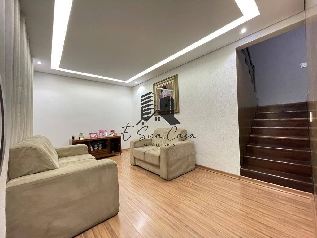 Casa à venda com 3 quartos, 250m² - Foto 1