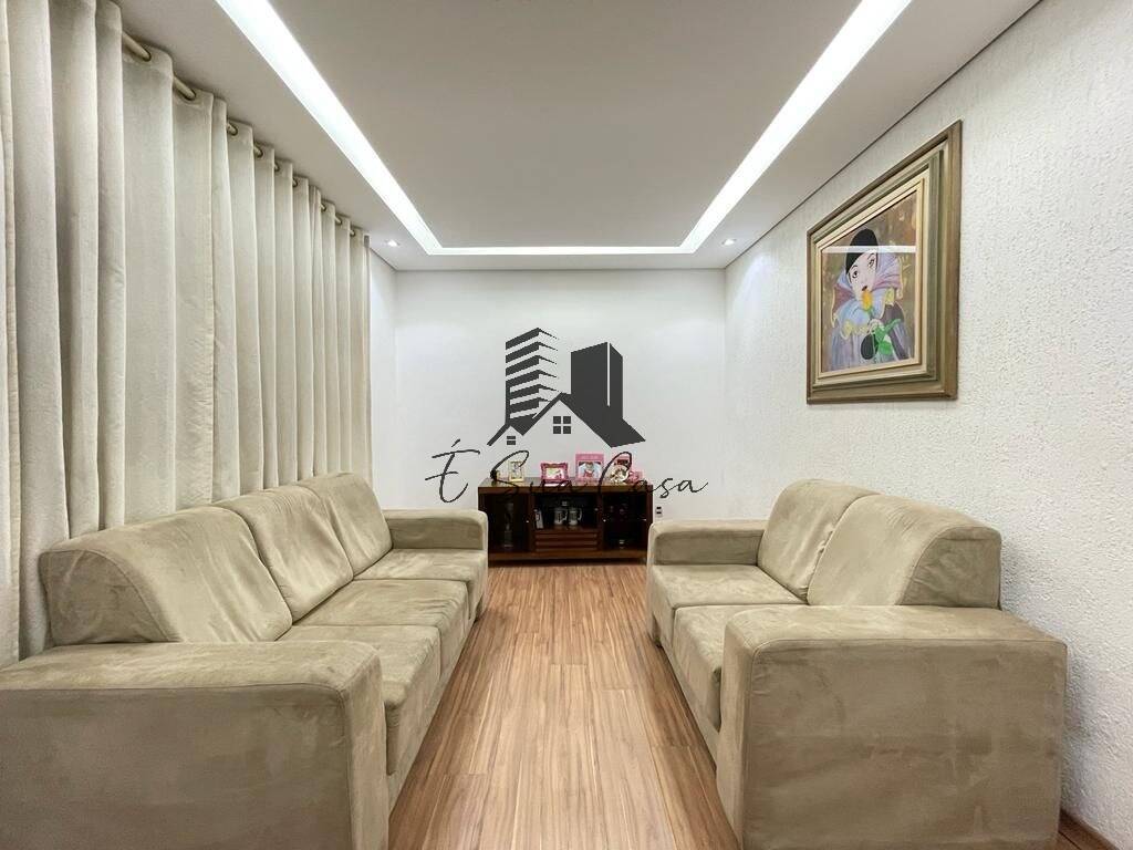 Casa à venda com 3 quartos, 250m² - Foto 2