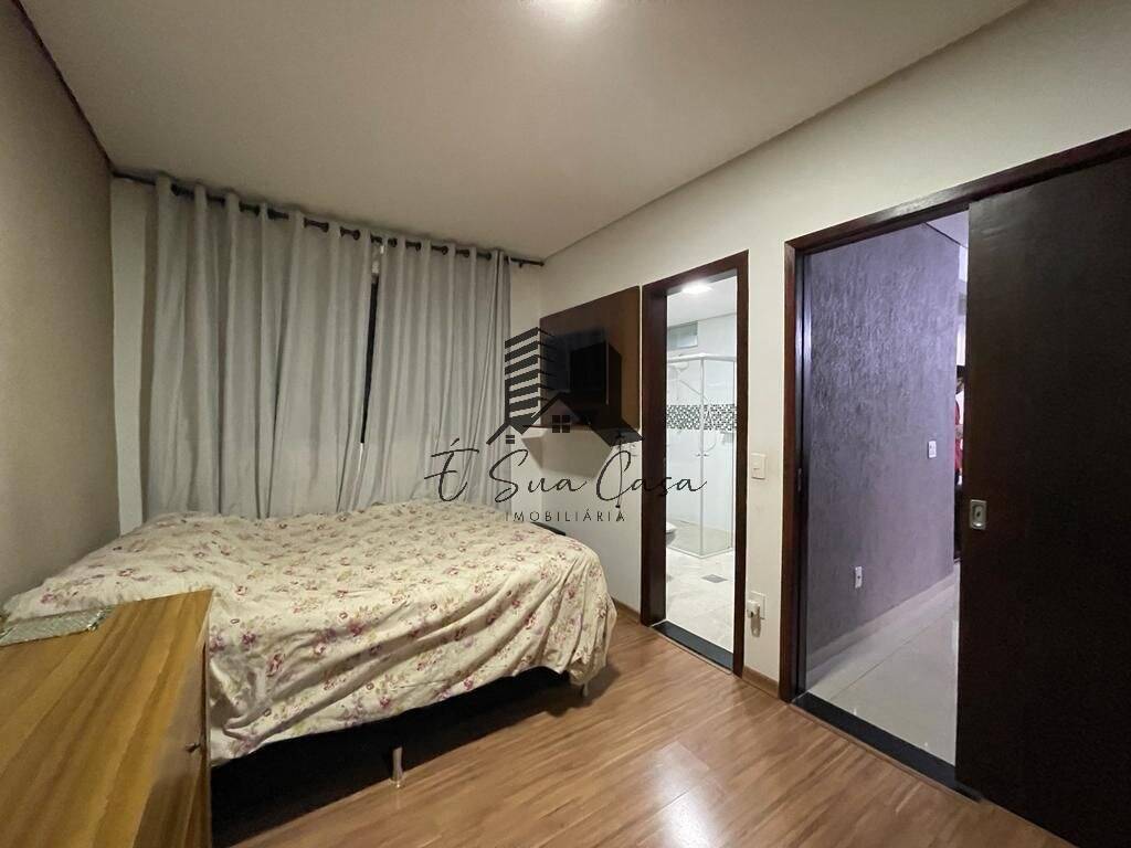 Casa à venda com 3 quartos, 250m² - Foto 5