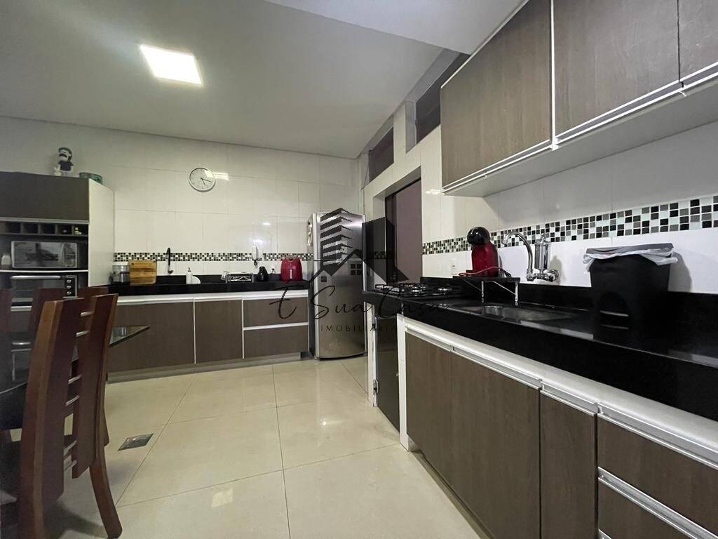 Casa à venda com 3 quartos, 250m² - Foto 16