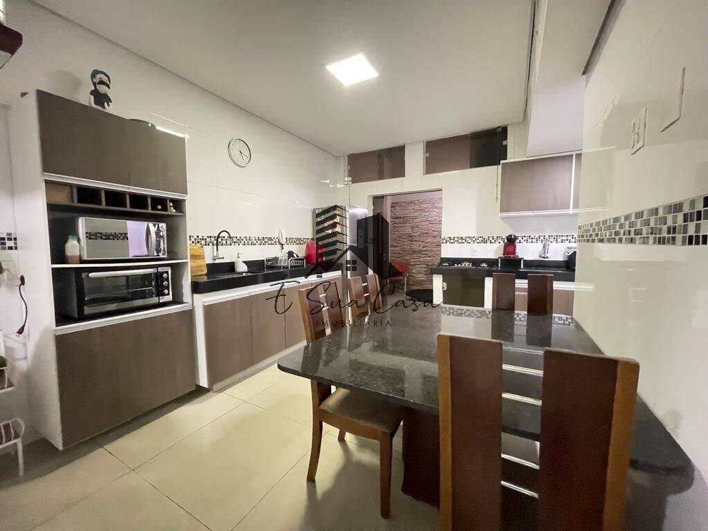 Casa à venda com 3 quartos, 250m² - Foto 18