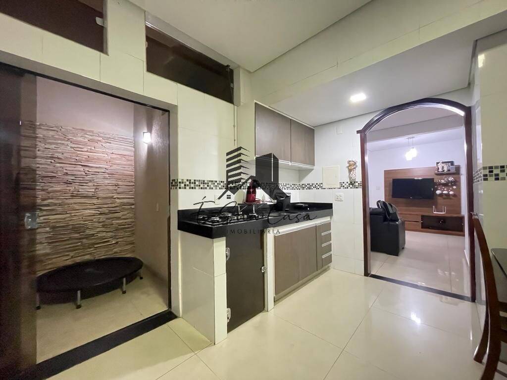 Casa à venda com 3 quartos, 250m² - Foto 19