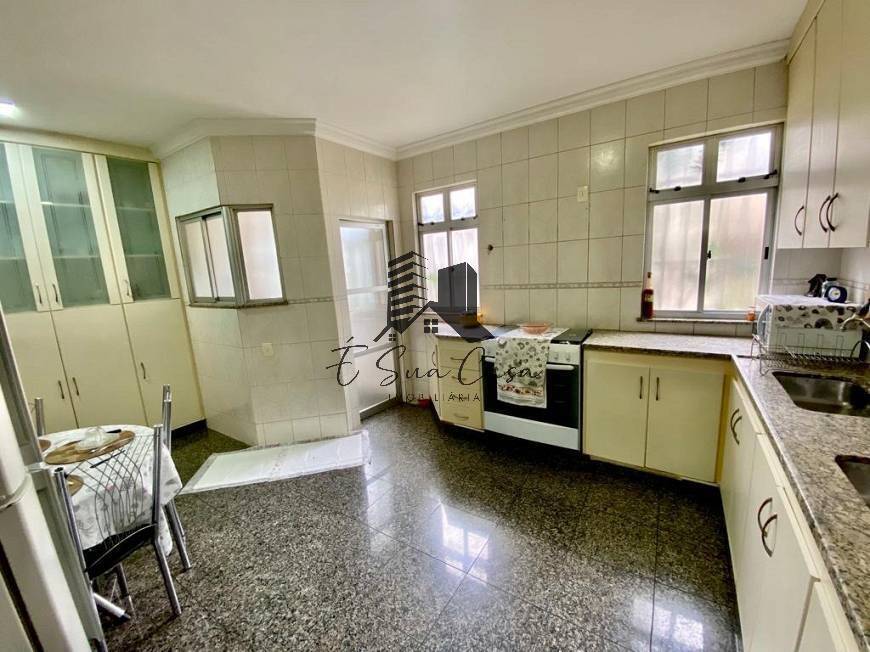 Casa à venda com 4 quartos, 360m² - Foto 2