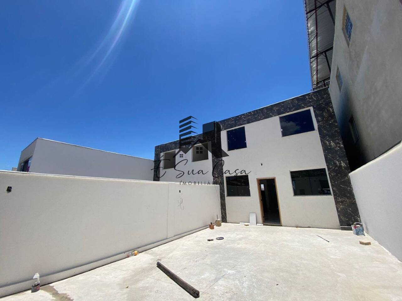 Casa à venda com 3 quartos, 233m² - Foto 2