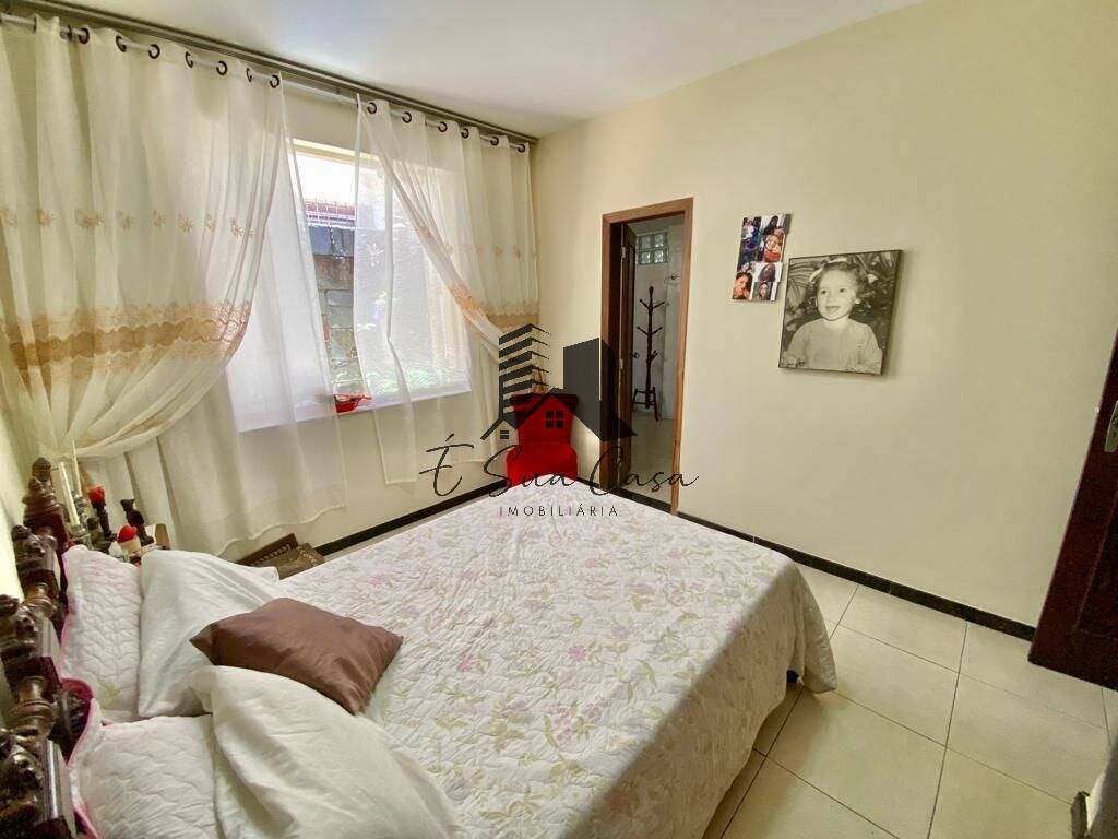 Casa à venda com 5 quartos, 300m² - Foto 2