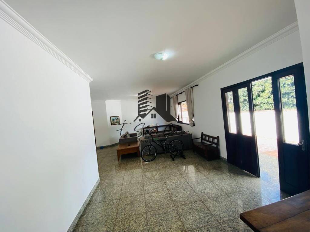 Casa à venda com 5 quartos, 330m² - Foto 4