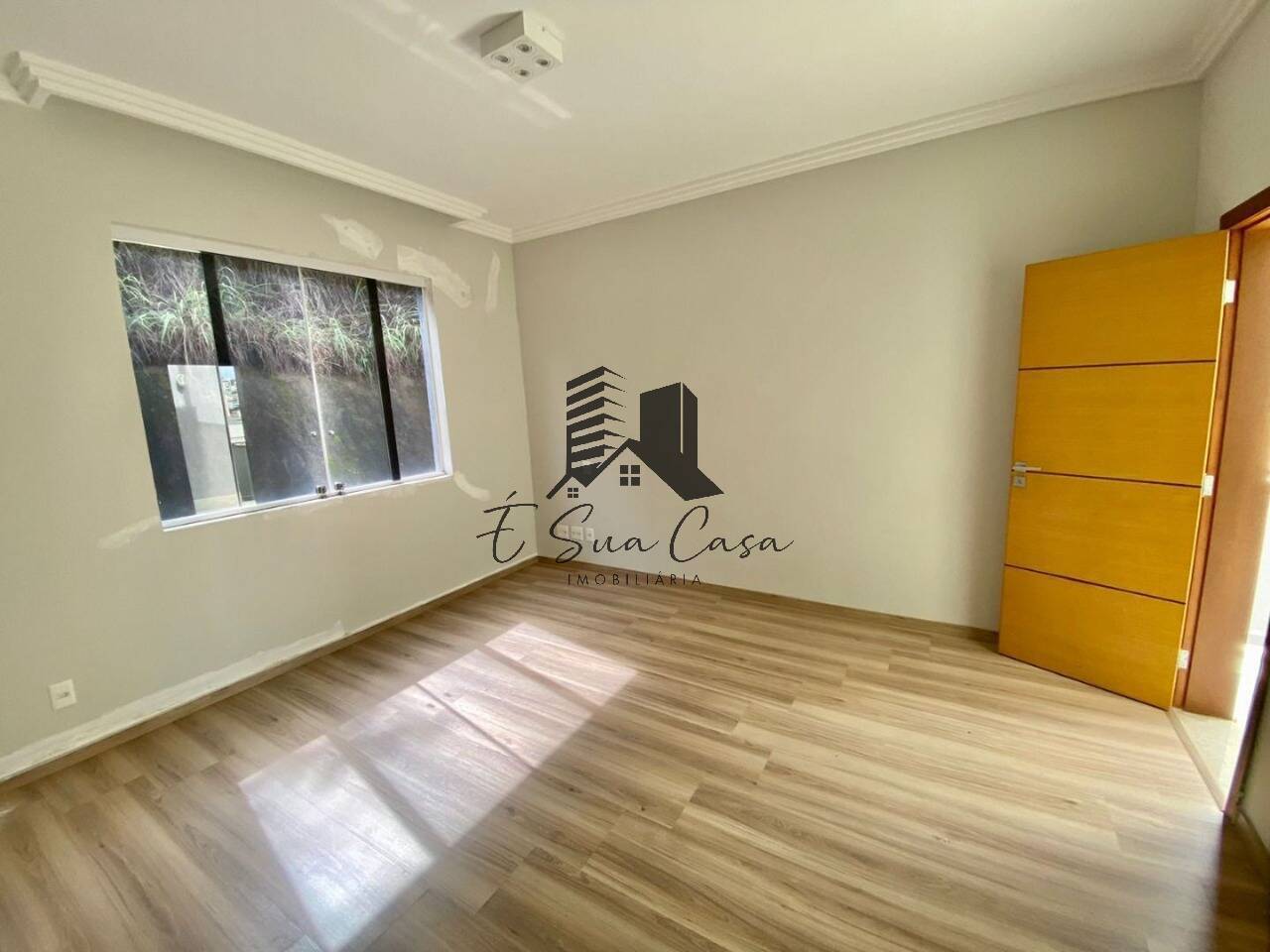 Casa à venda com 4 quartos, 500m² - Foto 4