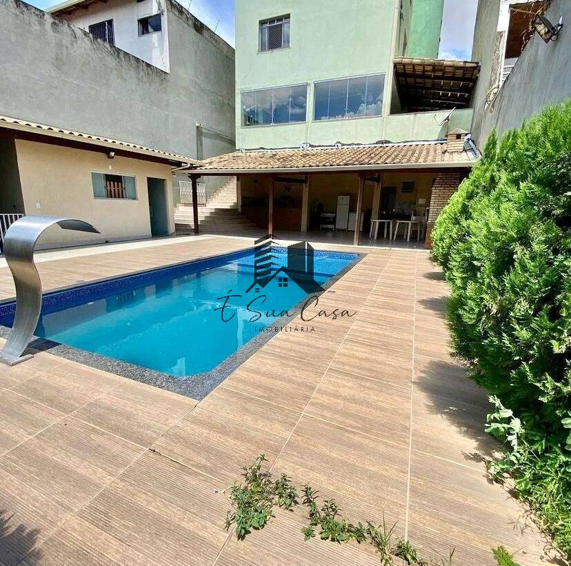 Casa à venda com 4 quartos, 300m² - Foto 1