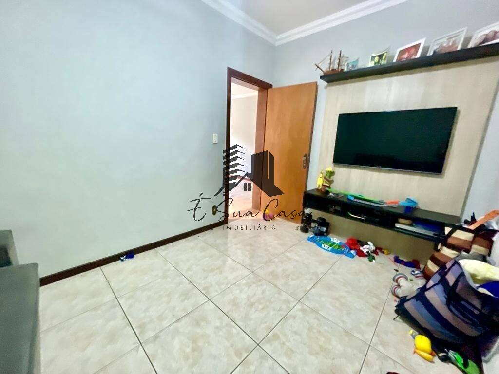 Casa à venda com 4 quartos, 250m² - Foto 14