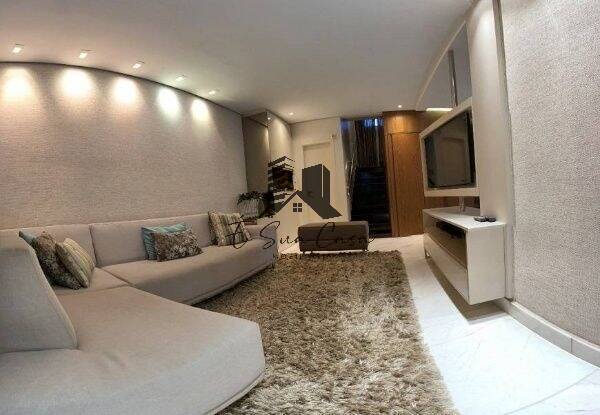 Casa à venda com 3 quartos, 196m² - Foto 1