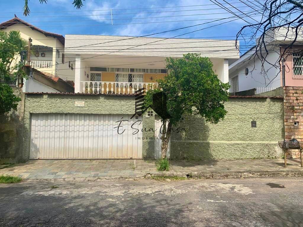 Casa à venda com 4 quartos, 200m² - Foto 1