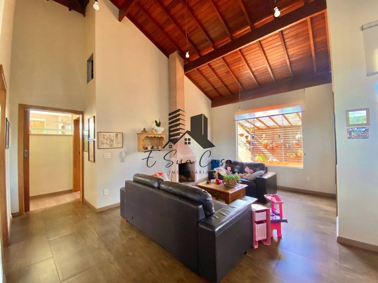 Casa à venda com 5 quartos, 350m² - Foto 4