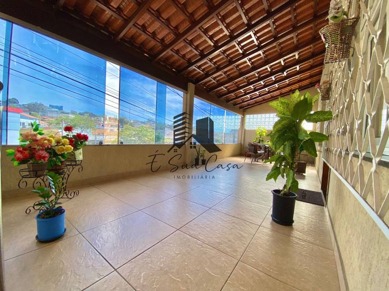 Casa à venda com 4 quartos, 280m² - Foto 4