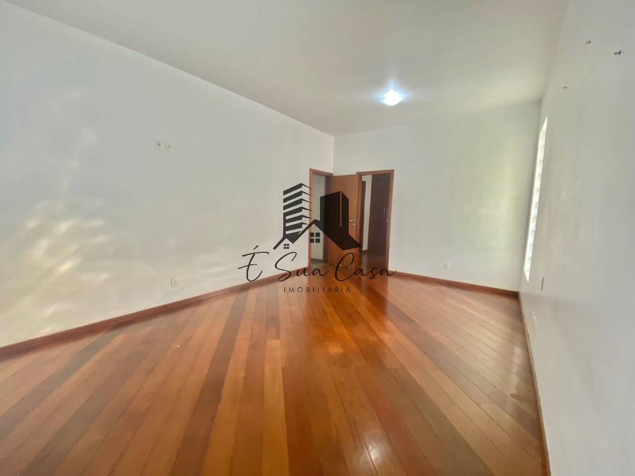 Casa à venda com 5 quartos, 360m² - Foto 9