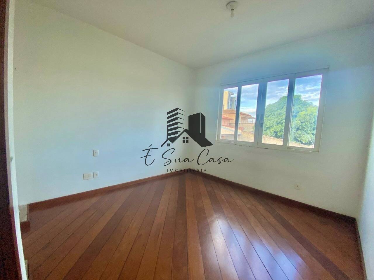 Casa à venda com 5 quartos, 360m² - Foto 12