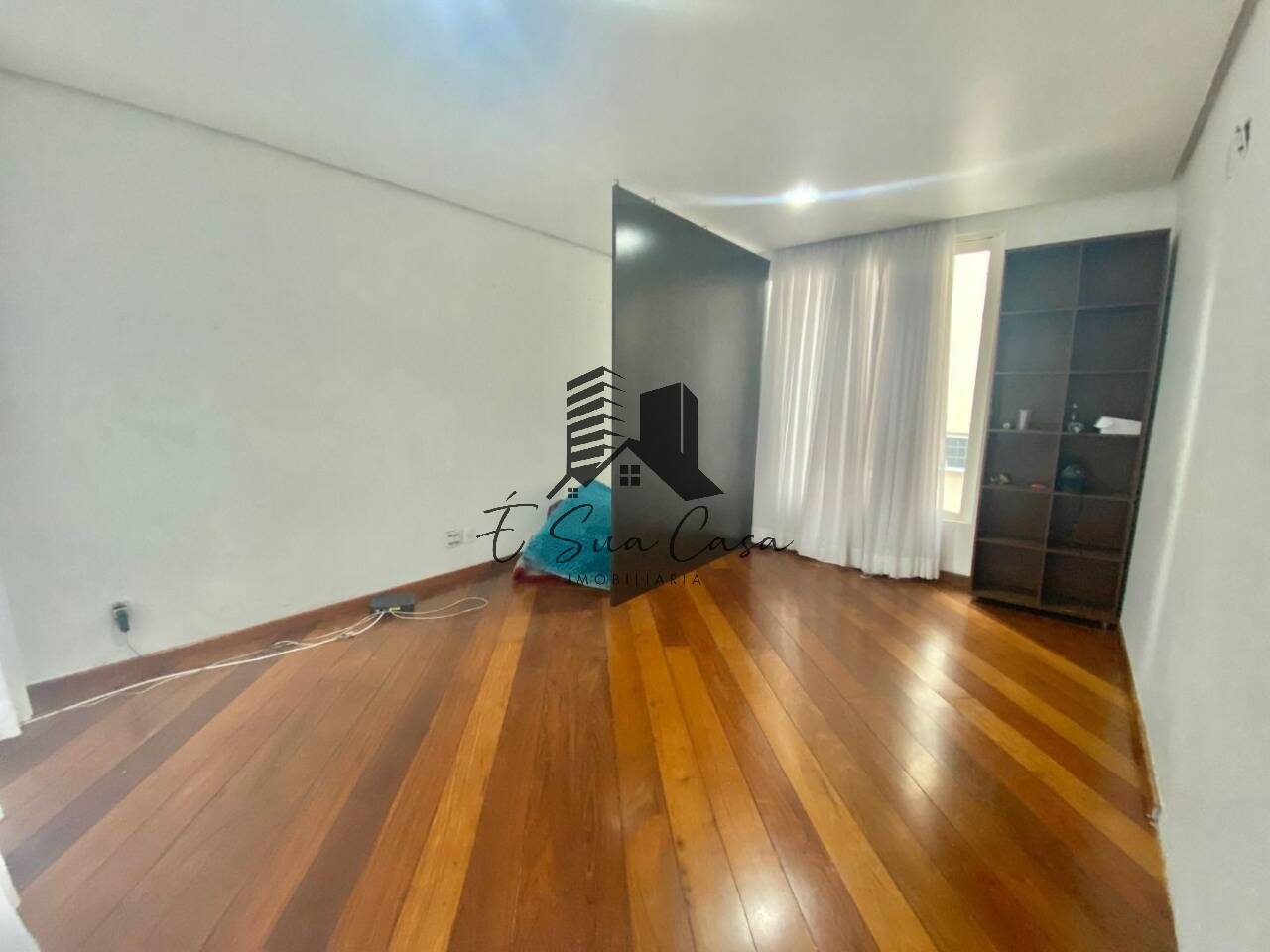 Casa à venda com 5 quartos, 360m² - Foto 11