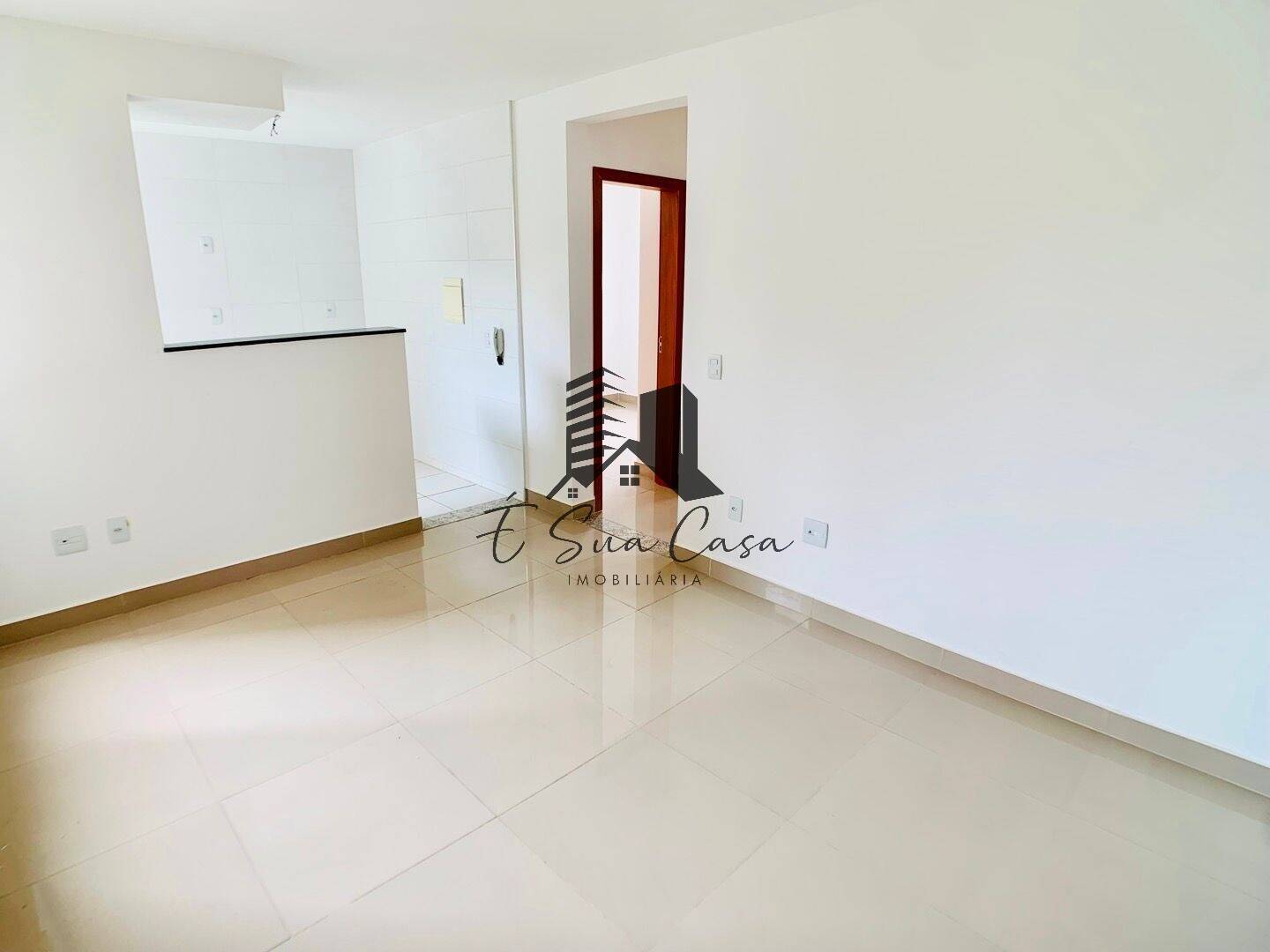 Apartamento à venda com 2 quartos, 70m² - Foto 2