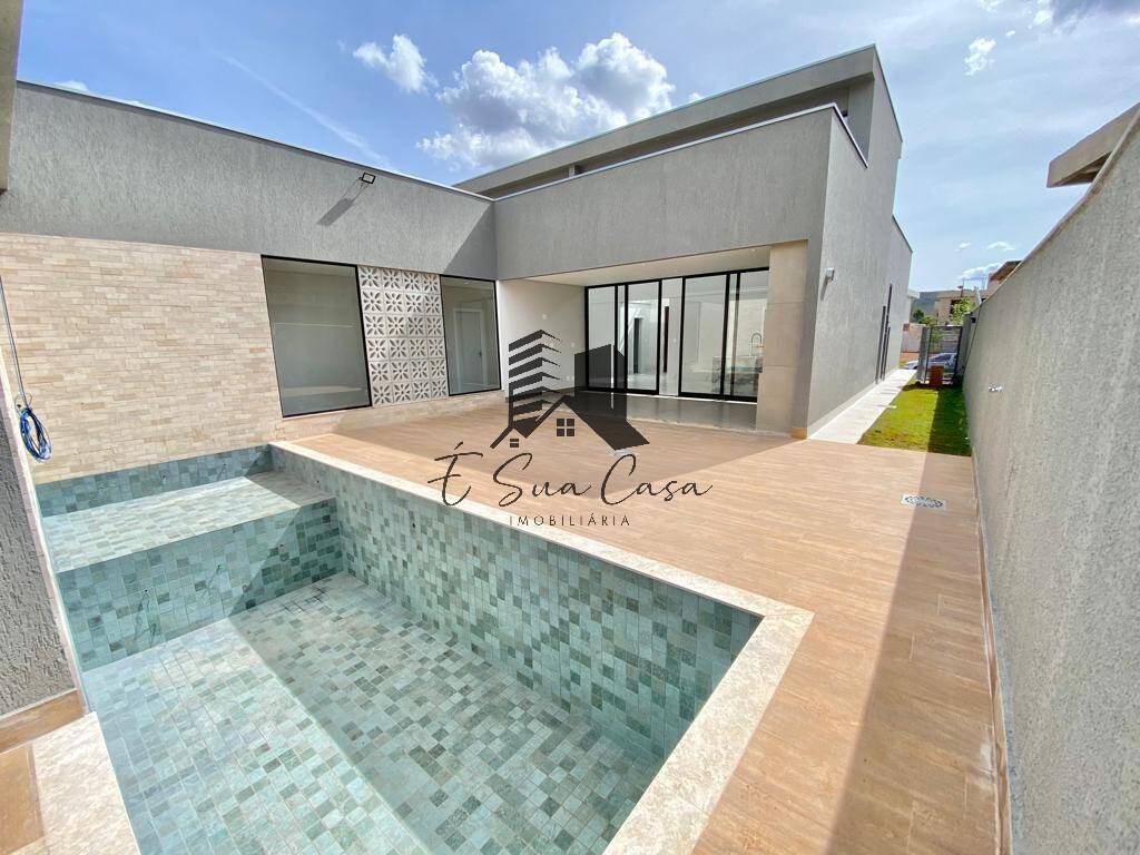 Casa à venda com 4 quartos, 260m² - Foto 1