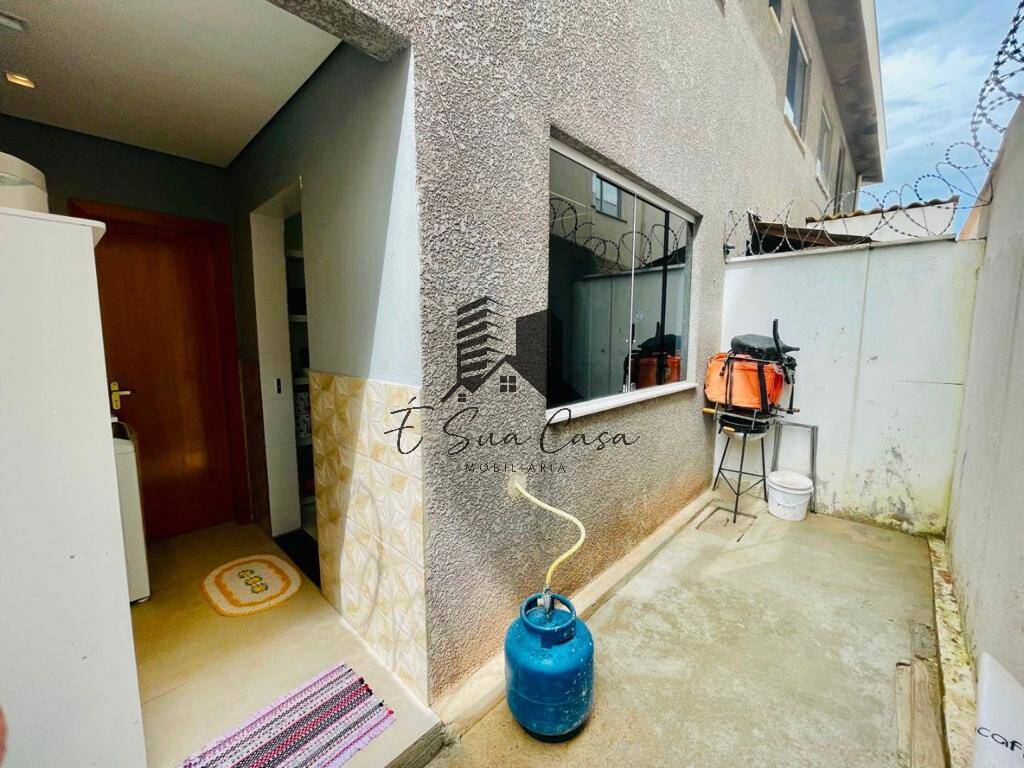 Casa à venda com 3 quartos, 90m² - Foto 29