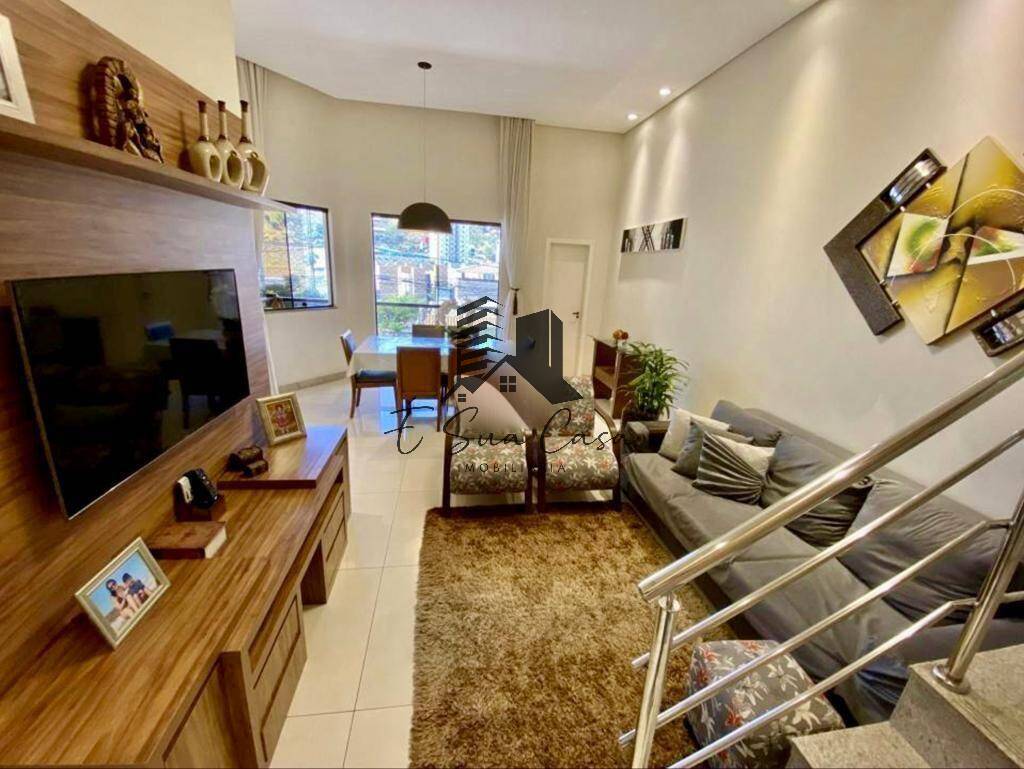 Casa à venda com 3 quartos, 210m² - Foto 2