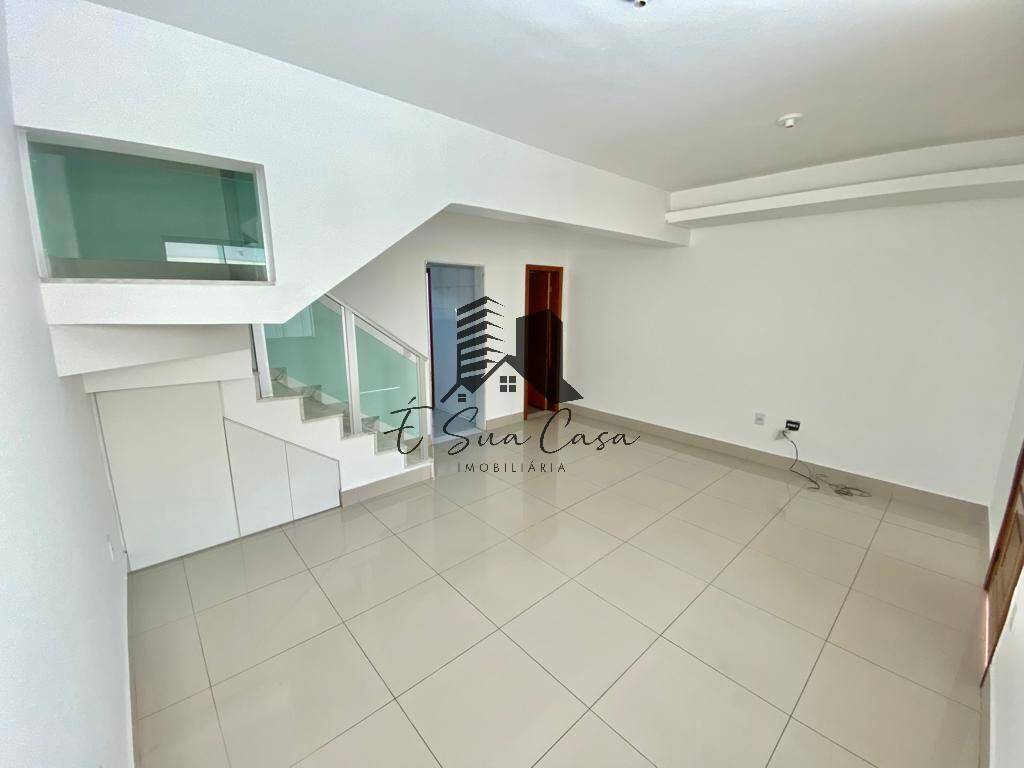 Casa à venda com 3 quartos, 180m² - Foto 2