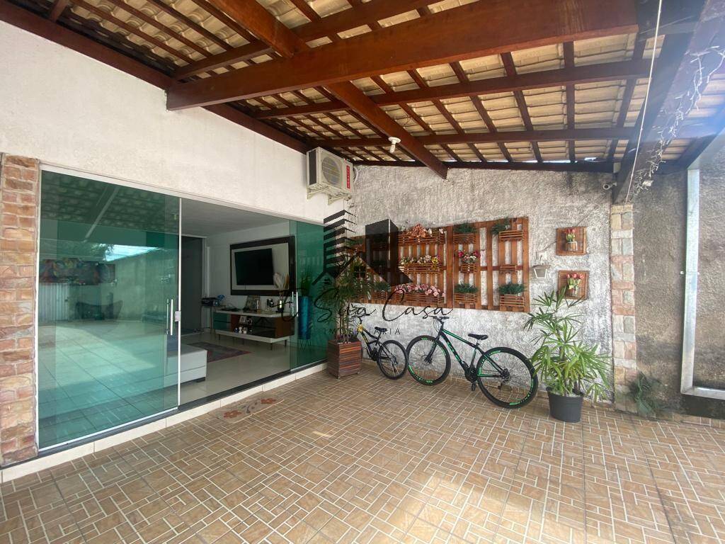 Casa à venda com 3 quartos, 174m² - Foto 1