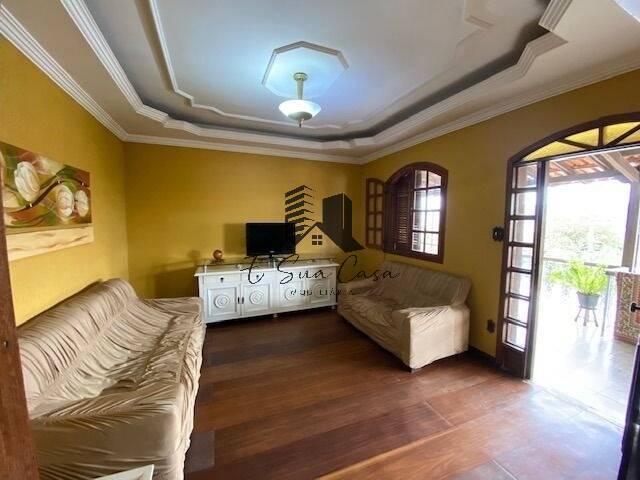 Casa à venda com 3 quartos, 303m² - Foto 2