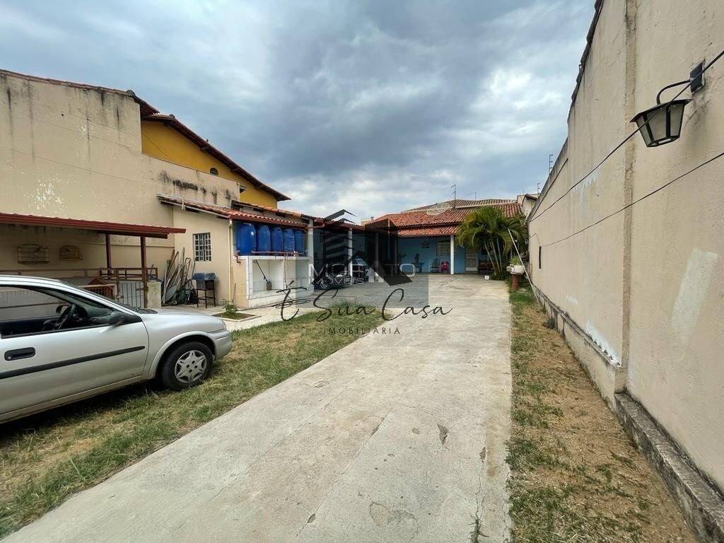 Casa à venda com 3 quartos, 200m² - Foto 2