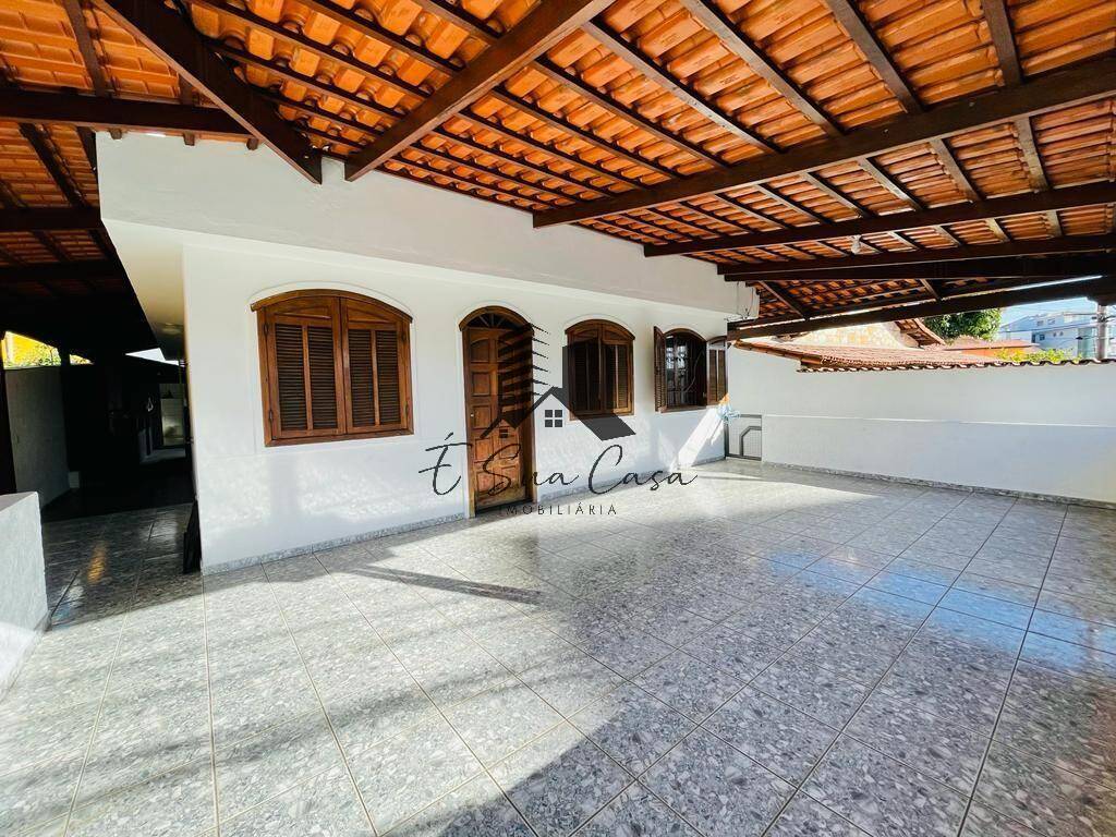 Casa à venda com 3 quartos, 360m² - Foto 2