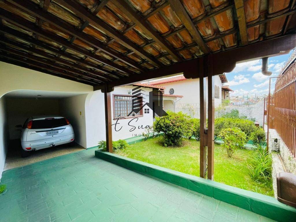 Casa à venda com 4 quartos, 331m² - Foto 4