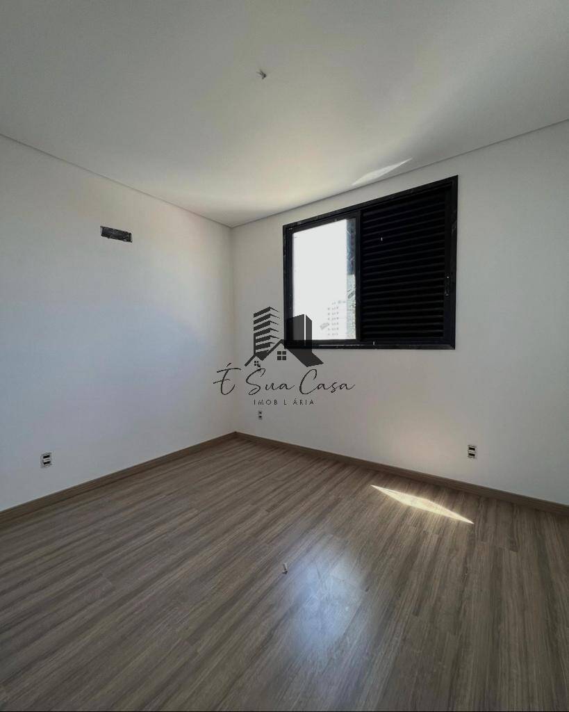 Apartamento à venda com 3 quartos, 150m² - Foto 4