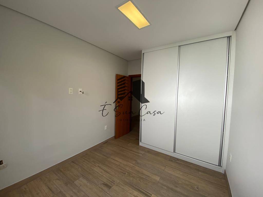 Casa à venda com 3 quartos, 220m² - Foto 26