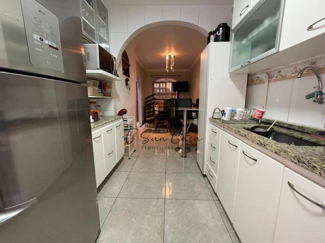 Casa à venda com 3 quartos, 250m² - Foto 18