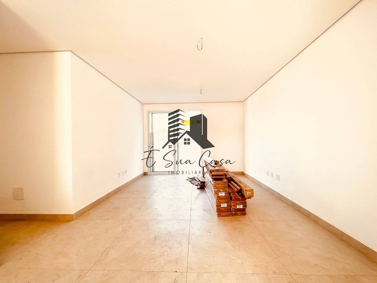 Apartamento à venda com 3 quartos, 160m² - Foto 2