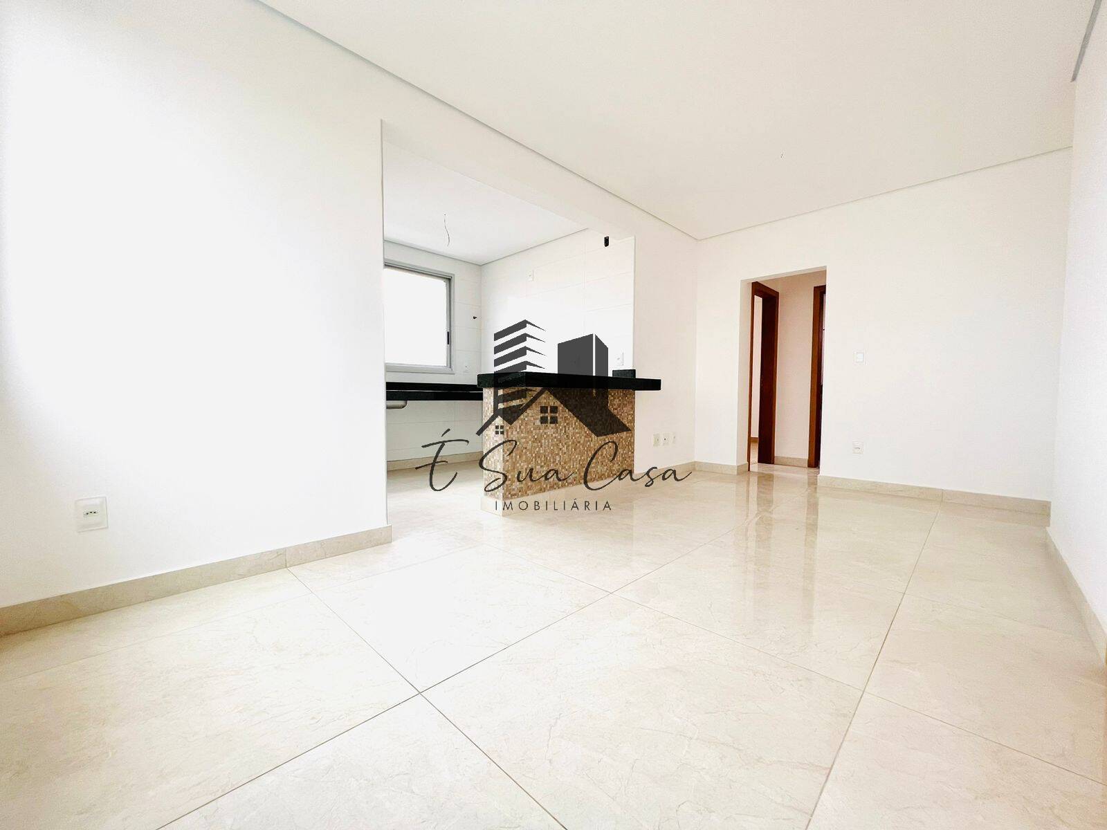 Apartamento à venda com 2 quartos, 65m² - Foto 1