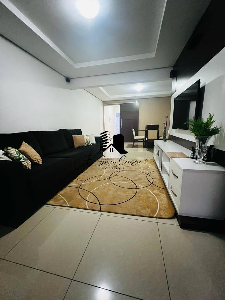 Casa à venda com 3 quartos, 240m² - Foto 1