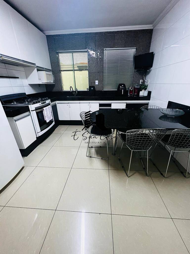 Casa à venda com 3 quartos, 240m² - Foto 12