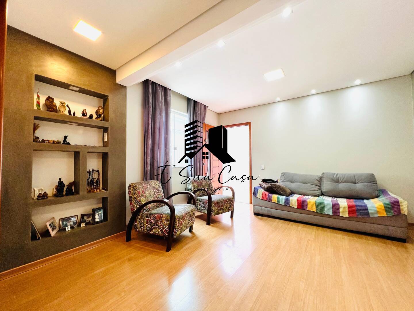 Casa à venda com 4 quartos, 180m² - Foto 3