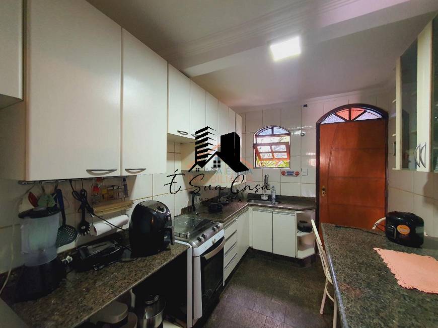 Casa à venda com 3 quartos, 360m² - Foto 17