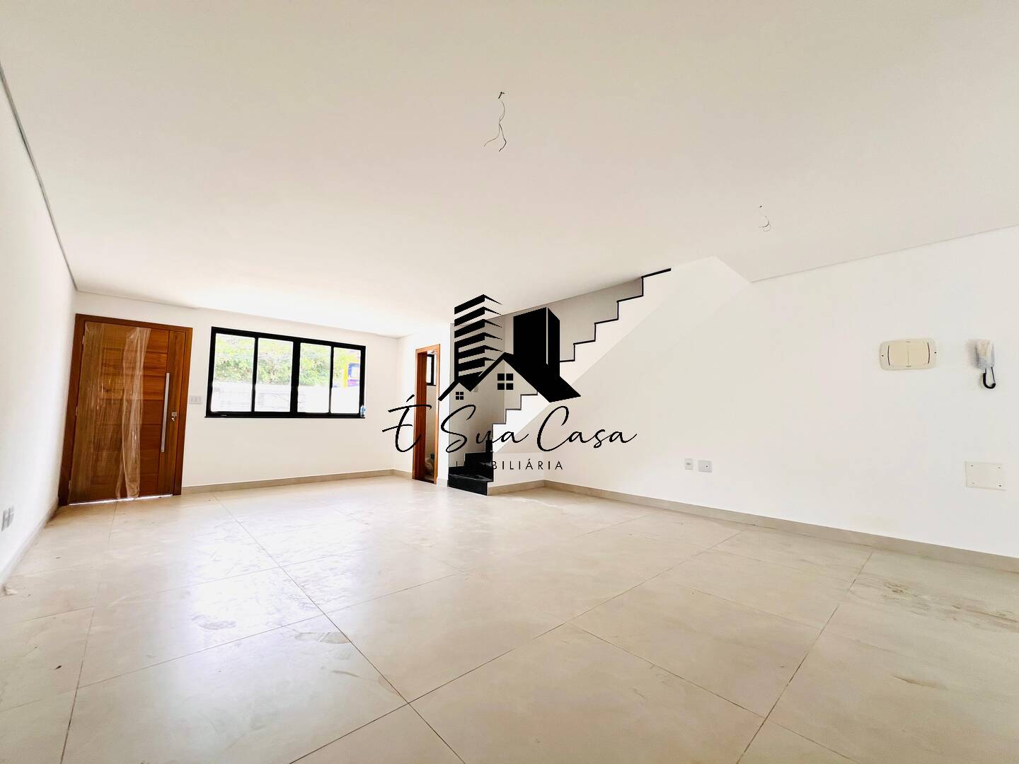 Casa à venda com 3 quartos, 150m² - Foto 1