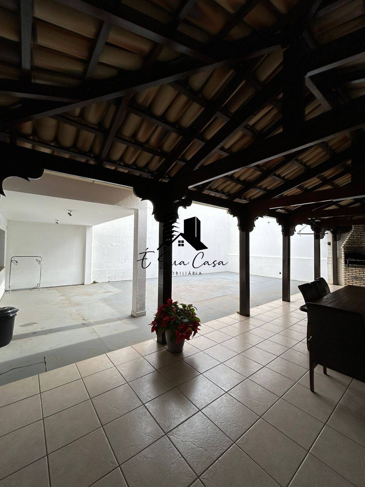 Casa à venda com 3 quartos, 360m² - Foto 8