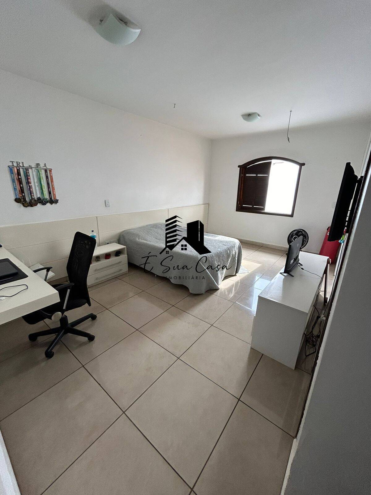 Casa à venda com 3 quartos, 360m² - Foto 18