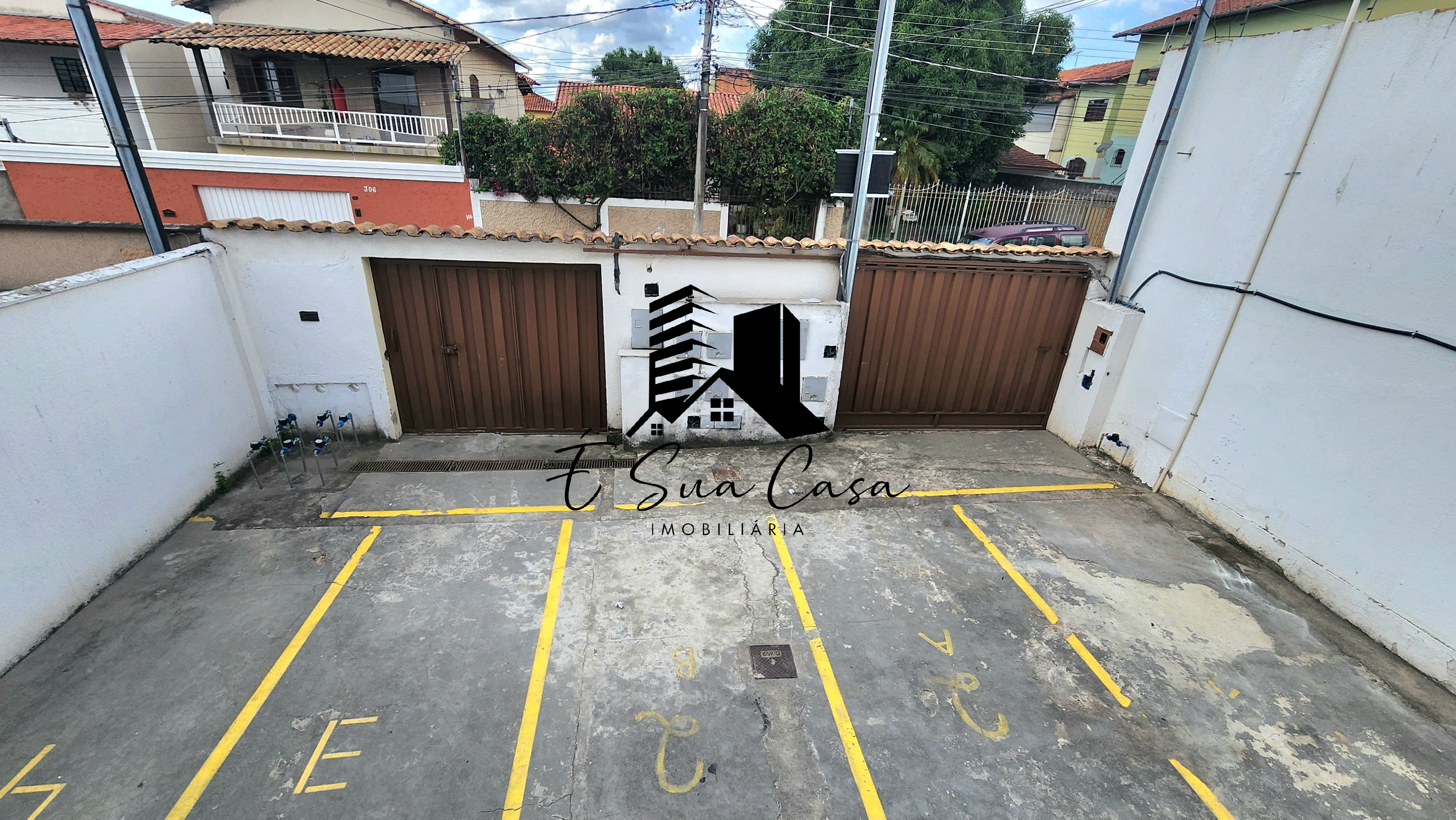 Casa à venda com 8 quartos, 360m² - Foto 4