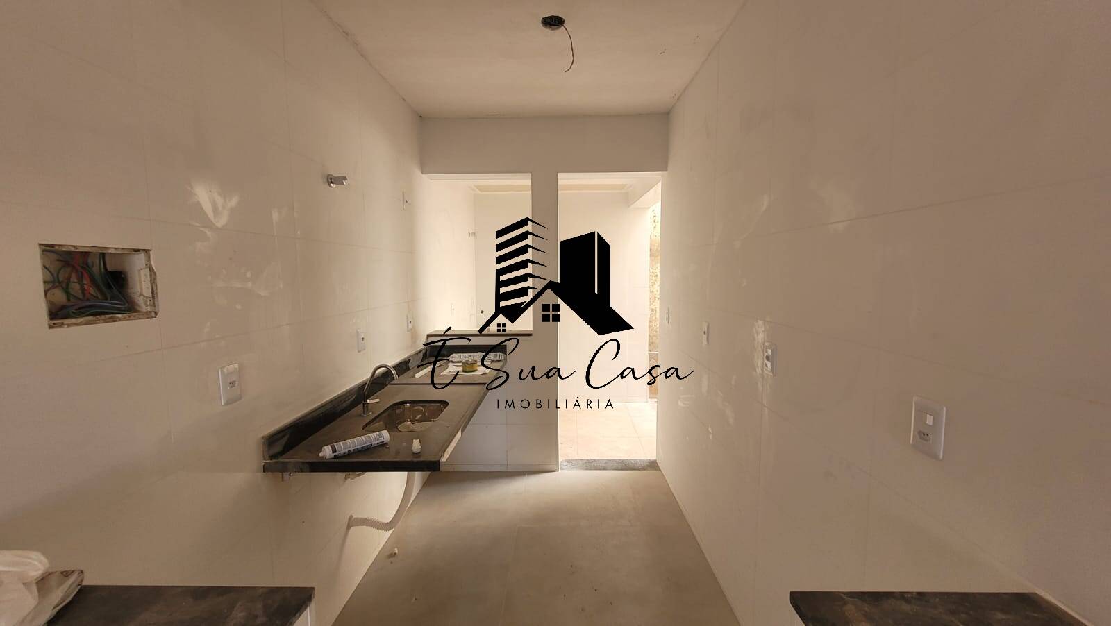 Casa à venda com 2 quartos, 66m² - Foto 2