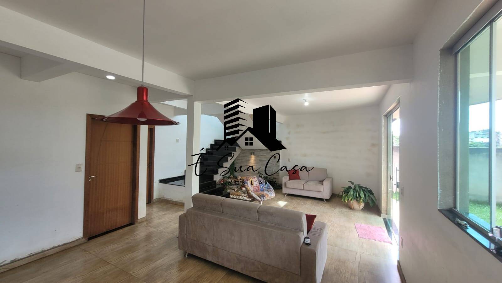 Casa à venda com 4 quartos, 203m² - Foto 1